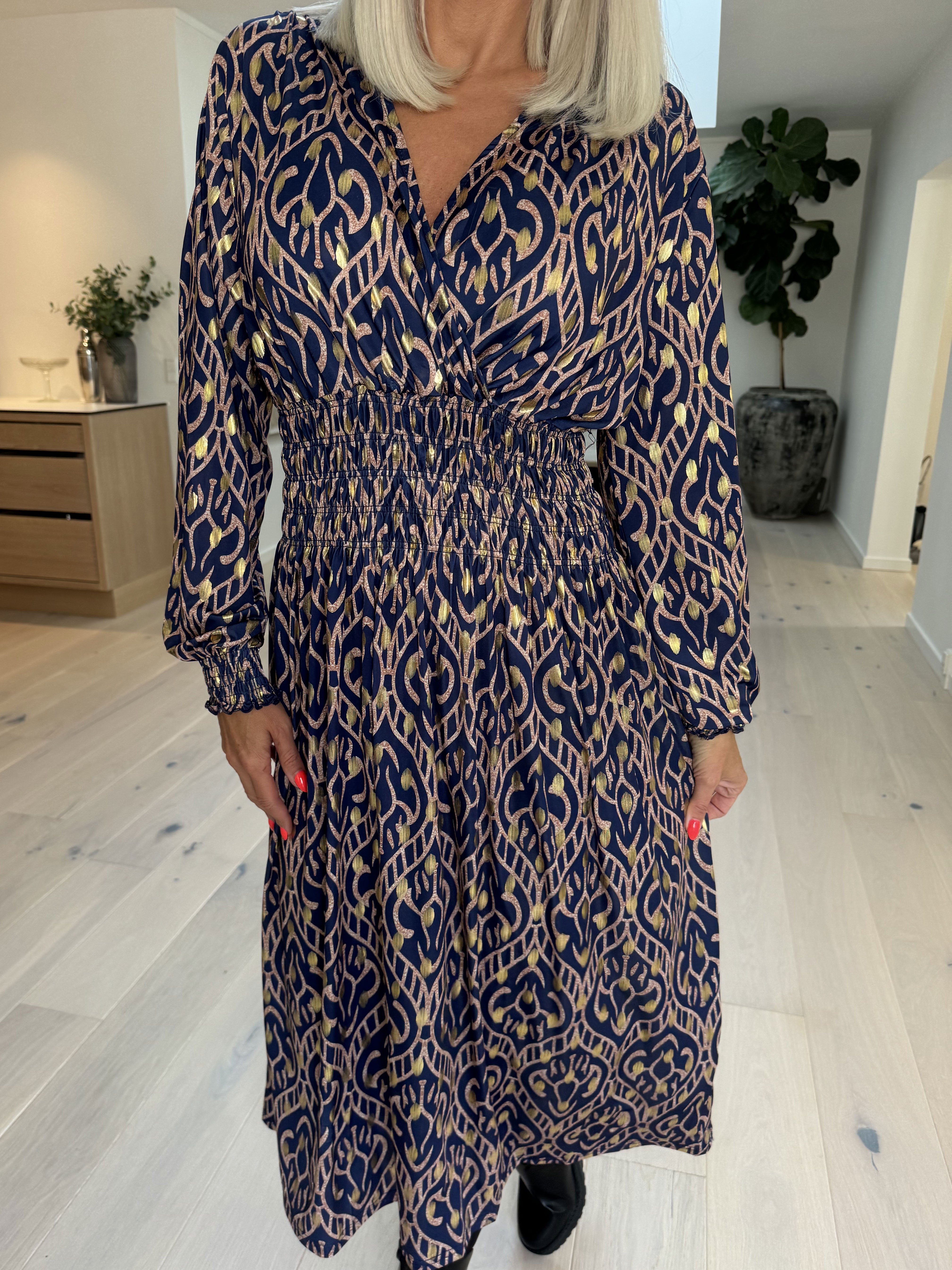 Pams Boho Midi L/S - Elastisk kjole i krølfrit stof